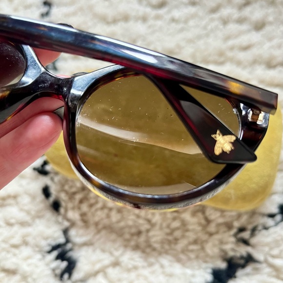 Gucci Women's Black Sunglasses - Picture 4 of 6